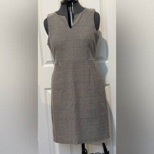 Ann Taylor dress. Filly lined and Fitted and flattering.